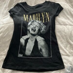 Marilyn Monroe shirt
